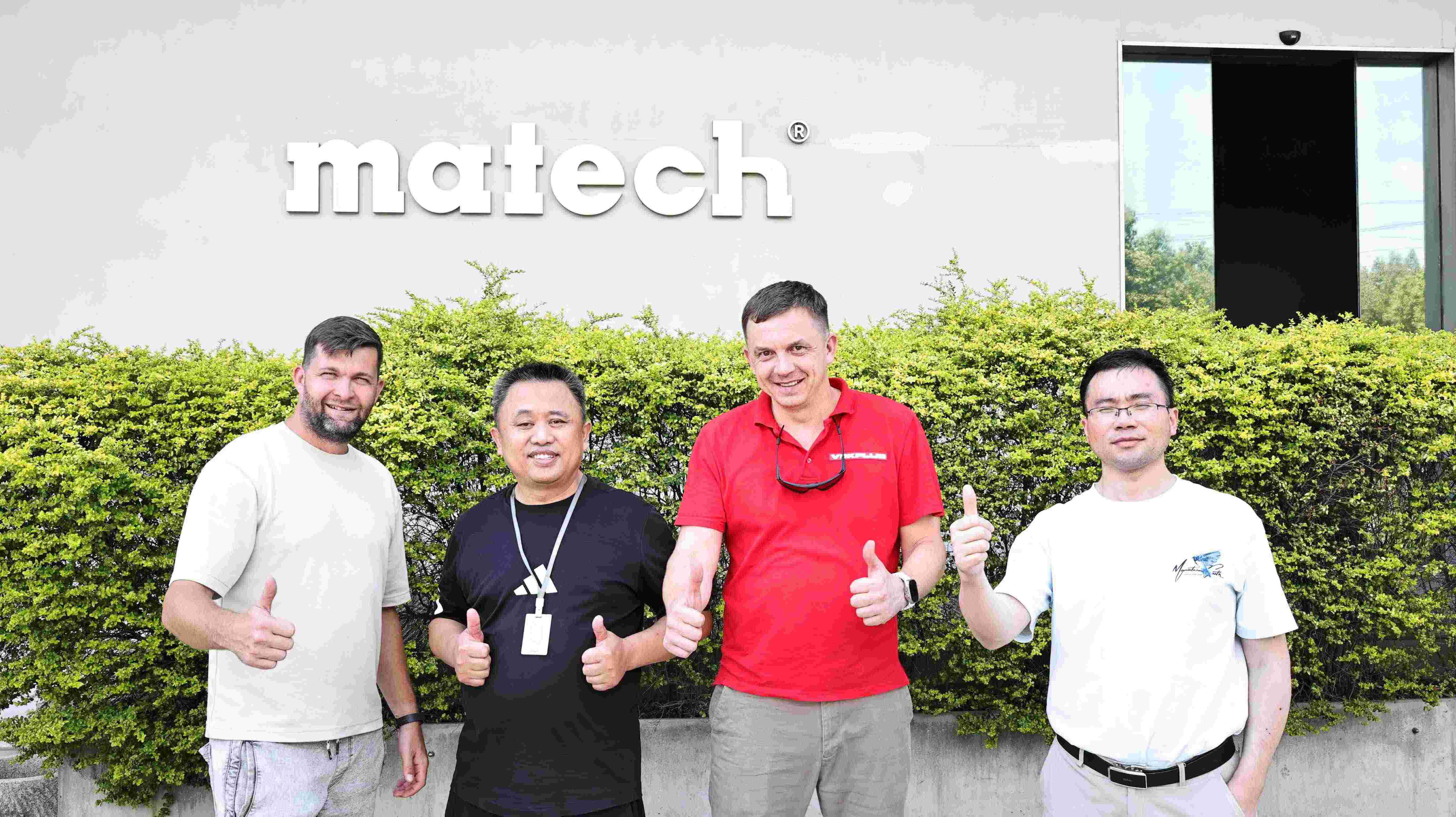 俄羅斯高端電氣服務(wù)商VDKplus公司蒞臨我司參觀考察，深度交流共探高端配電合作新機(jī)遇。